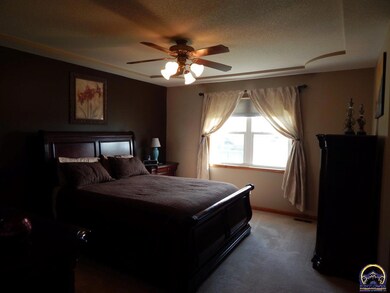 3325 SW 46th St, Topeka, KS 66610 - photo 5