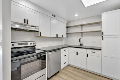 Breakwaters unit 310, West Palm Beach, FL 33401 - photo 4