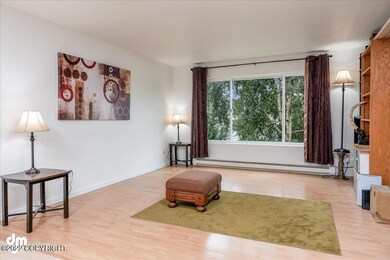 04-Living Room_MAX6614-Edit