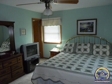 6632 SW Burlingame Rd, Topeka, KS 66619 - photo 7