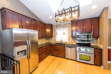 14799 Alps Dr, Woodbridge, VA 22193 - photo 7