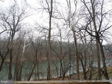 1033 Riverview Dr, Reading, PA 19605 - photo 5