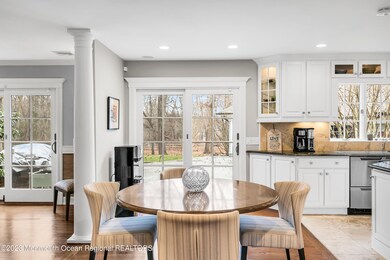Eat-in Kitchen