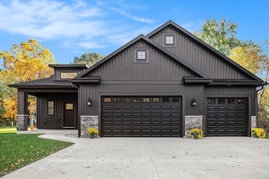 8060 Hunters Crossing, Kalamazoo, MI 49009 - photo 2