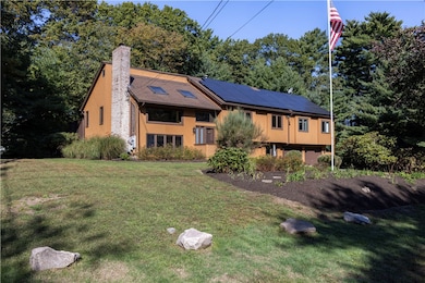 8 Robin Dr, North Kingstown, RI 02852 - photo 2