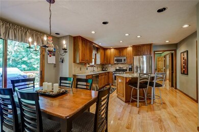 KITCHEN DINING AREA
