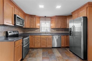 21 Donnelly St, East Providence, RI 02914 - photo 7