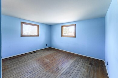 1610 Sacramento Dr, Carpentersville, IL 60110 - photo 6