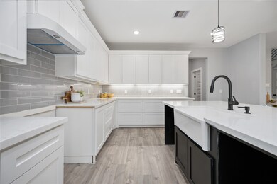 516 Melbourne St, Houston, TX 77022 - photo 6