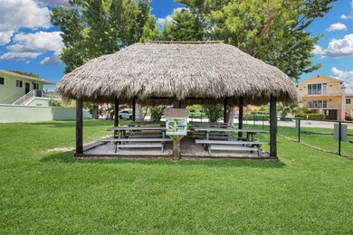 HOA Tiki 2