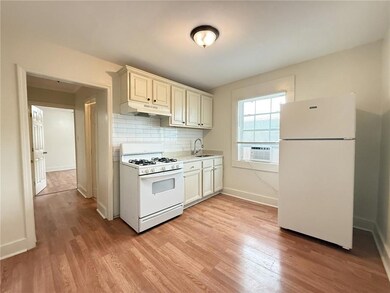 1346 Kitchen