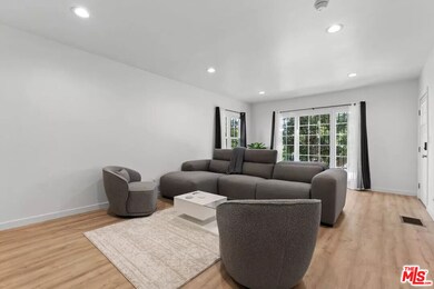 1235 S Tremaine Ave, Los Angeles, CA 90019 - photo 3