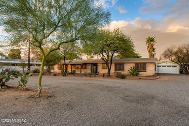 Driveway & Garage -- Ample Parking!