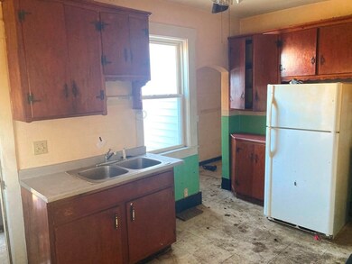 76 New Bridge St, West Springfield, MA 01089 - photo 3