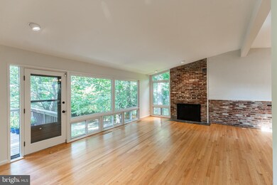9008 Honeybee Ln, Bethesda, MD 20817 - photo 4