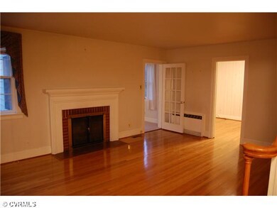 Living Room - Large Living Room with fireplace