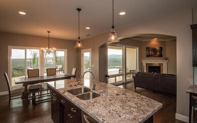 833 Coggins St, Redding, CA 96003 - photo 6