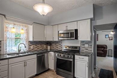 4108 SW 12th St, Des Moines, IA 50315 - photo 7