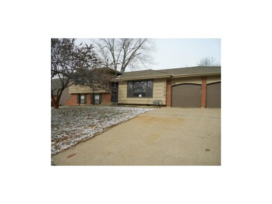Side/Side Split with 2 car garage.