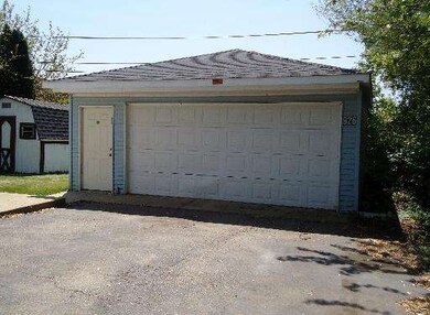 926 Berkley St, Carpentersville, IL 60110 - photo 2