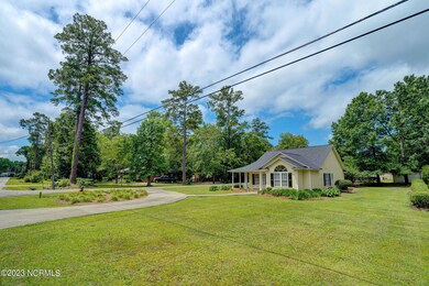 321 S Bennett St, Burgaw, NC 28425 - photo 3