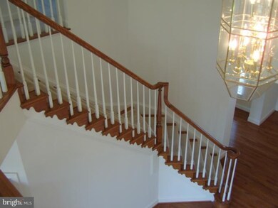 11041 Heathland Dr, Oakton, VA 22124 - photo 2