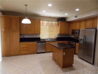 Updated kitchen w/island, granite counters, and st