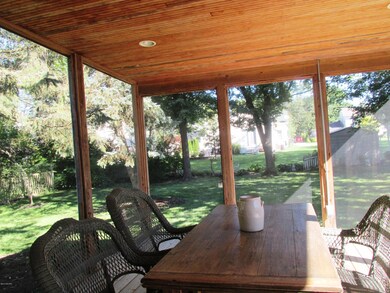 Sycamore 107 screened porch