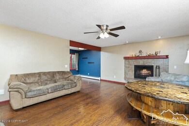 Unit 2 Living Room-20191211-3882