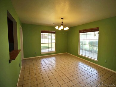 704 Stephanie St, Muldrow, OK 74948 - photo 4