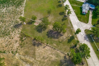 702 Crisp Rd, Ennis, TX 75119 - photo 6