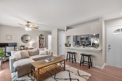 3500 Tangle Brush Dr unit 152, the Woodlands, TX 77381 - photo 2