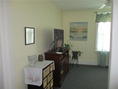 170 Oakland Ave unit 2nd floor, Pawtucket, RI 02861 - photo 4