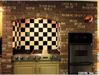 Kitchen. updated appliances...