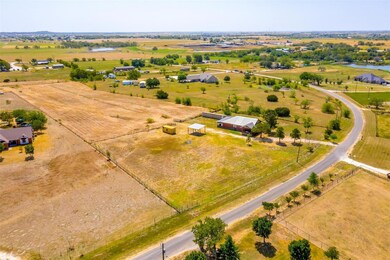 5300 Comanche Dr, Godley, TX 76044 - photo 2