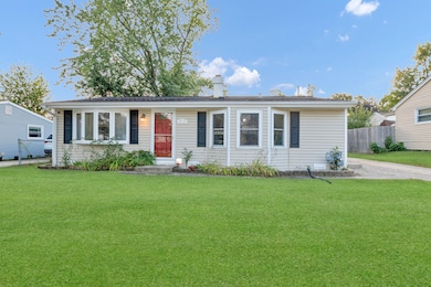 512 Tyler Dr, Carpentersville, IL 60110 - photo 2