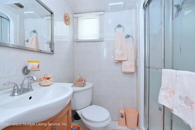 32 Slater Blvd, Staten Island, NY 10305 - photo 7