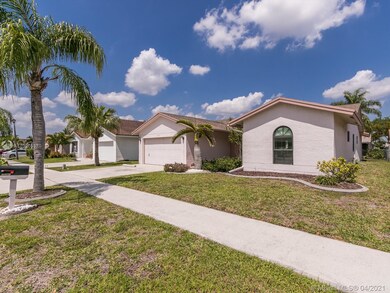 10081 SW 17th Ct, Davie, FL 33324 - photo 2