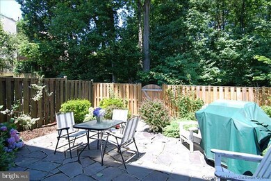 6813 Wild Rose Ct, Springfield, VA 22152 - photo 2