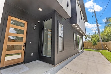 5110 Longmeadow St unit B, Houston, TX 77033 - photo 3