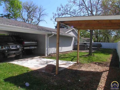1801 SW 36th Terrace, Topeka, KS 66611 - photo 2