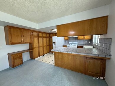 252 N Broadway St, Ridgecrest, CA 93555 - photo 6