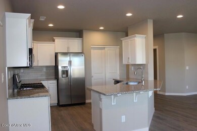 Kitchen appliances included!