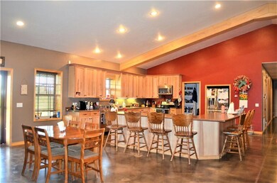 OH MY GOODNESS LOOK AT THIS KITCHEN !!!!! Notice t