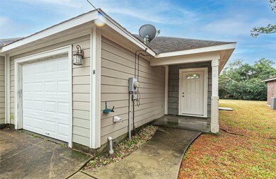629 Carrell St unit B, Tomball, TX 77375 - photo 3