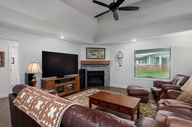 1002 E Tipperary Ct-3