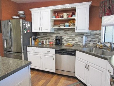 36603 Dina Dr, Zephyrhills, FL 33542 - photo 4