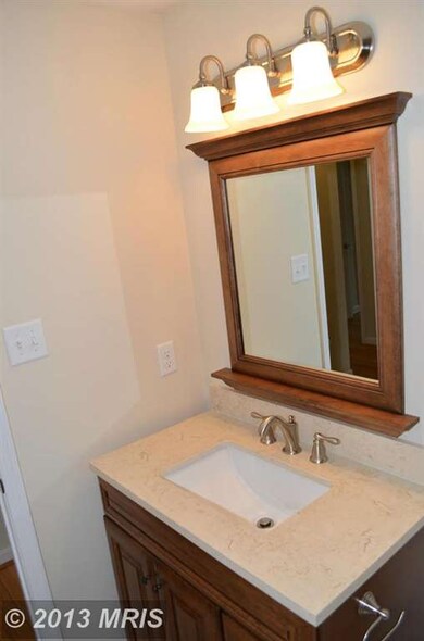 9504 Gunview Rd, Nottingham, MD 21236 - photo 5