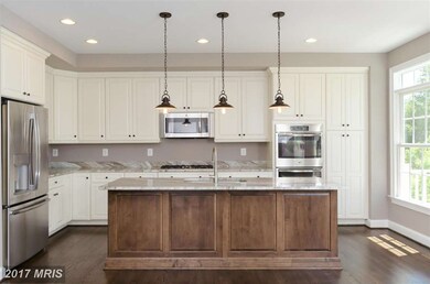 10677 Yorktown Ct, Fairfax, VA 22030 - photo 6