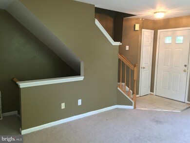 1882 Tiger Lily Cir unit 1, Woodbridge, VA 22192 - photo 3